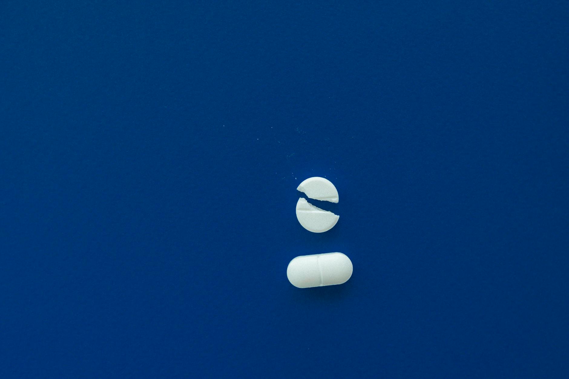 Pellets, gouttes ou buvards ? Formes d'administration comparees